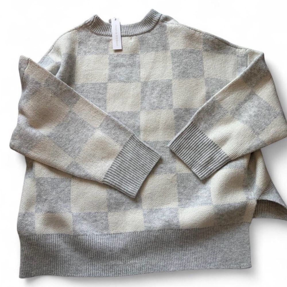 NWT Moon & Madison grey and white checkered knit sweater - Picture 2 of 2